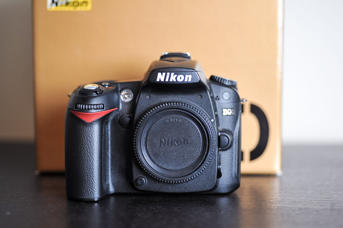 Nikon D90 12.3mp Dslr Camera - Us Model - Low Clicks! 18208254460 