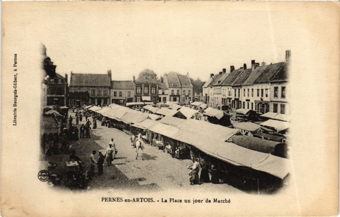 CPA ak pernes-en-artois-la place a market day (976303)