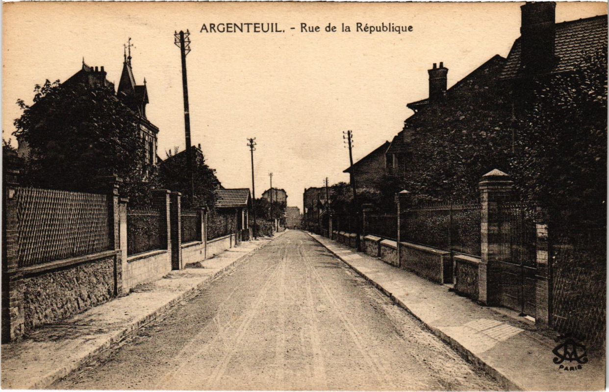 CPA ARGENTEUIL - Rue de la Republique (107717)