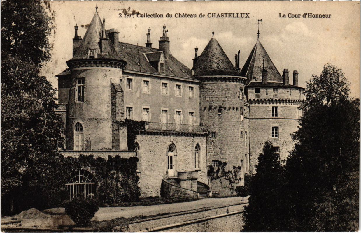 CPA CHATEAU DE CHASTELLUX - La Cour d'Honneur (108357) EUR 7,99 ...