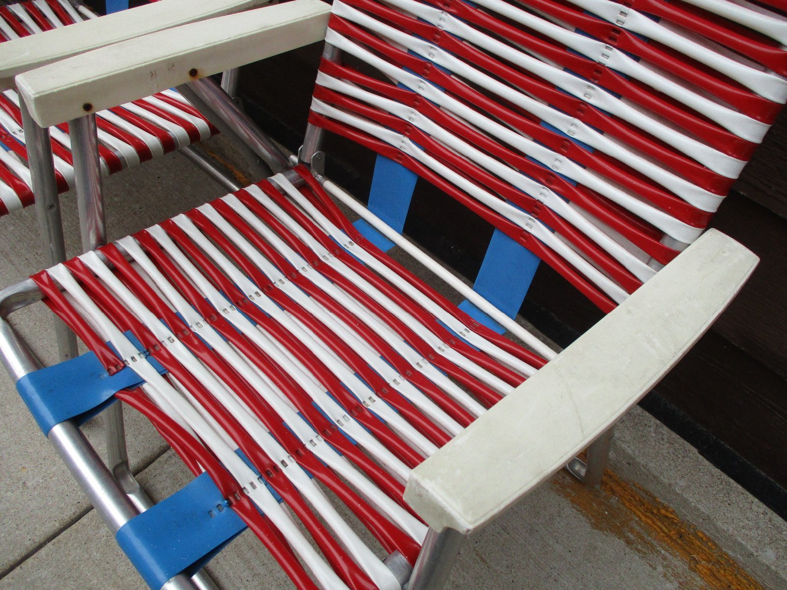 Red white and blue lawn deals chairs