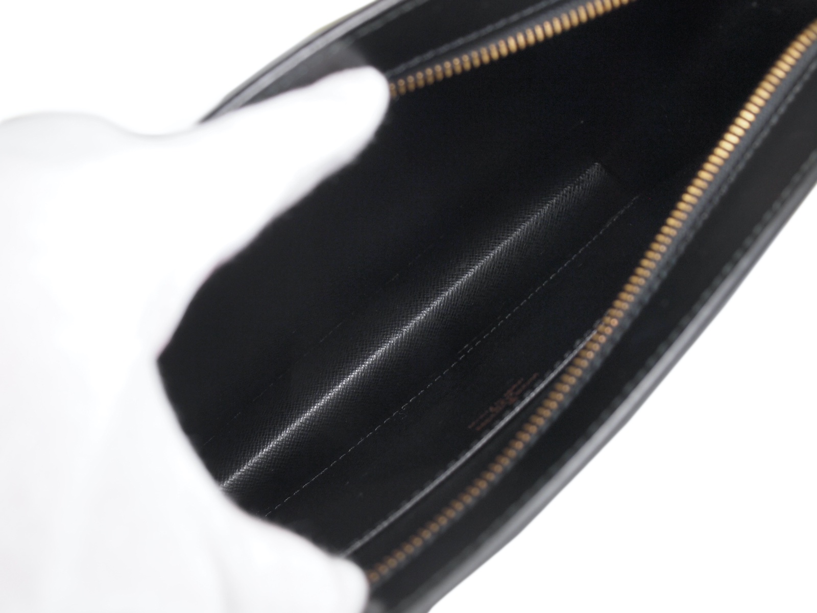 Black Epi Leather Louis Vuitton Pochette Accessoires ref.779561 - Joli  Closet