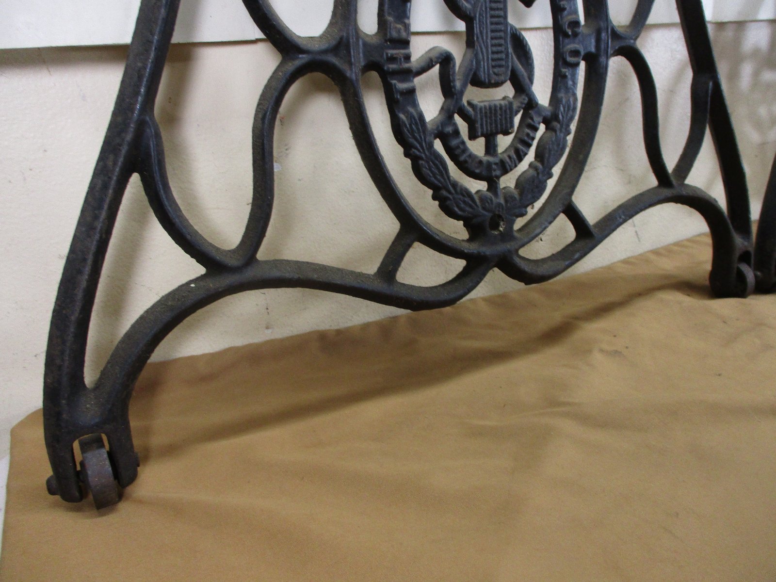 Vintage ORNATE Singer Sewing Machine Cast Iron Treadle Base Legs Set on