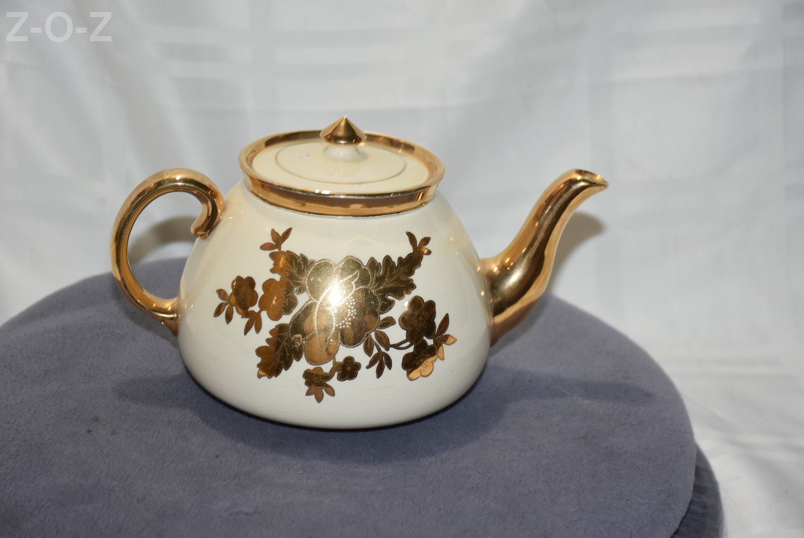 VINTAGE GIBSONS STAFFORDSHIRE ENGLAND TEAPOT GOLD COLOR LEAVES | EBay