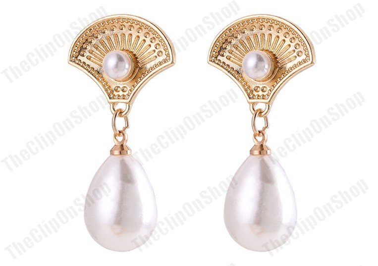 CLIPS/STUDS vintage chic teardrop DROPPER PEARL gold tone