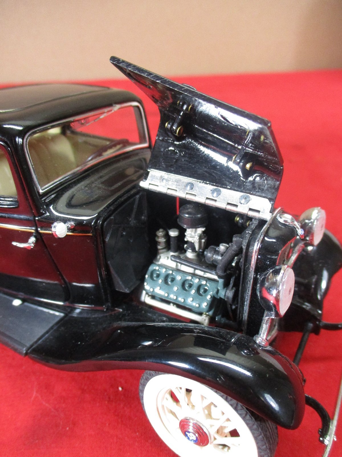 1932 Ford Deuce Coupe Franklin Mint 1:24 Scale Precision Die-Cast