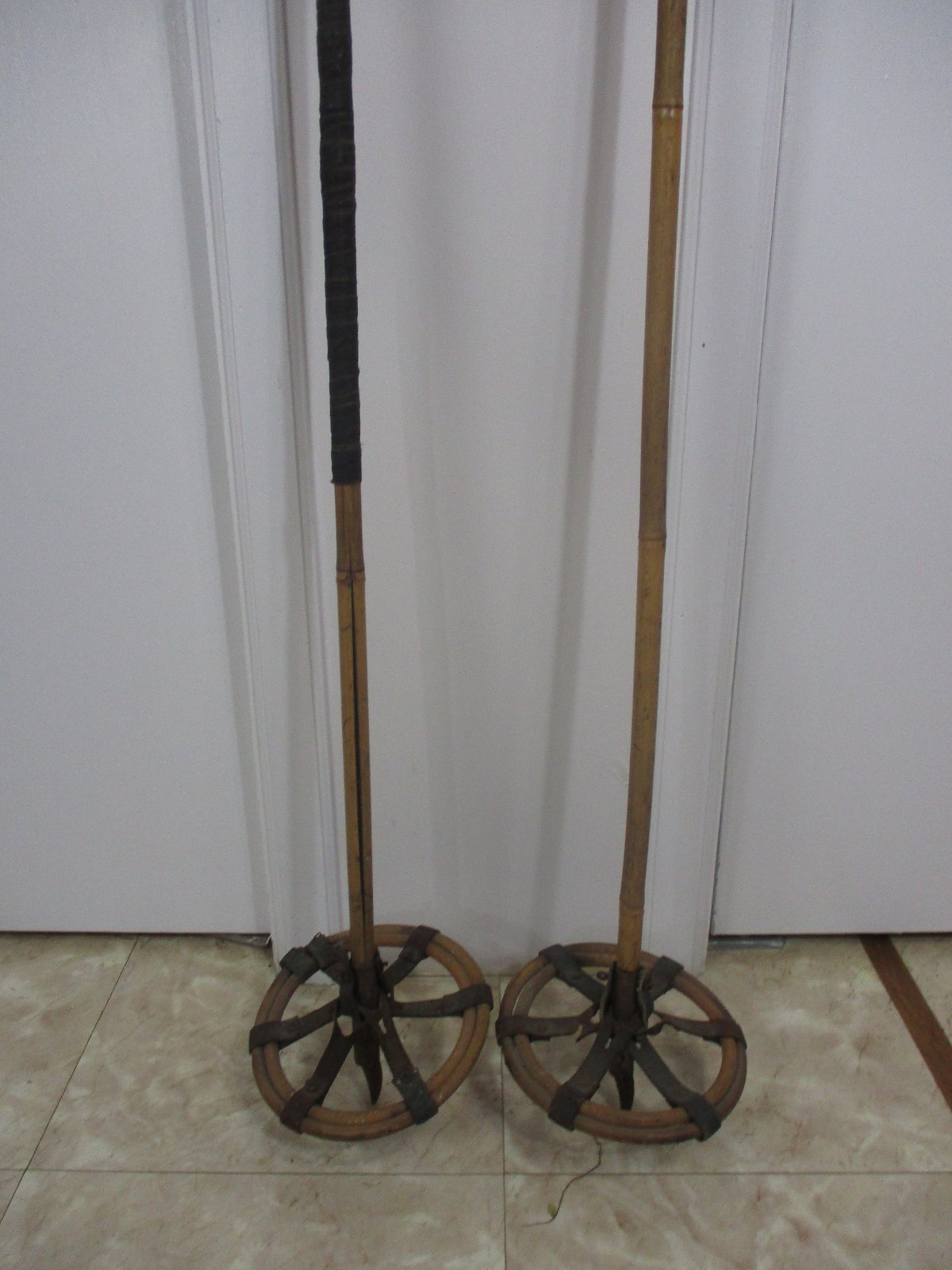 Vintage Wood Snow Skies North Bilt 82