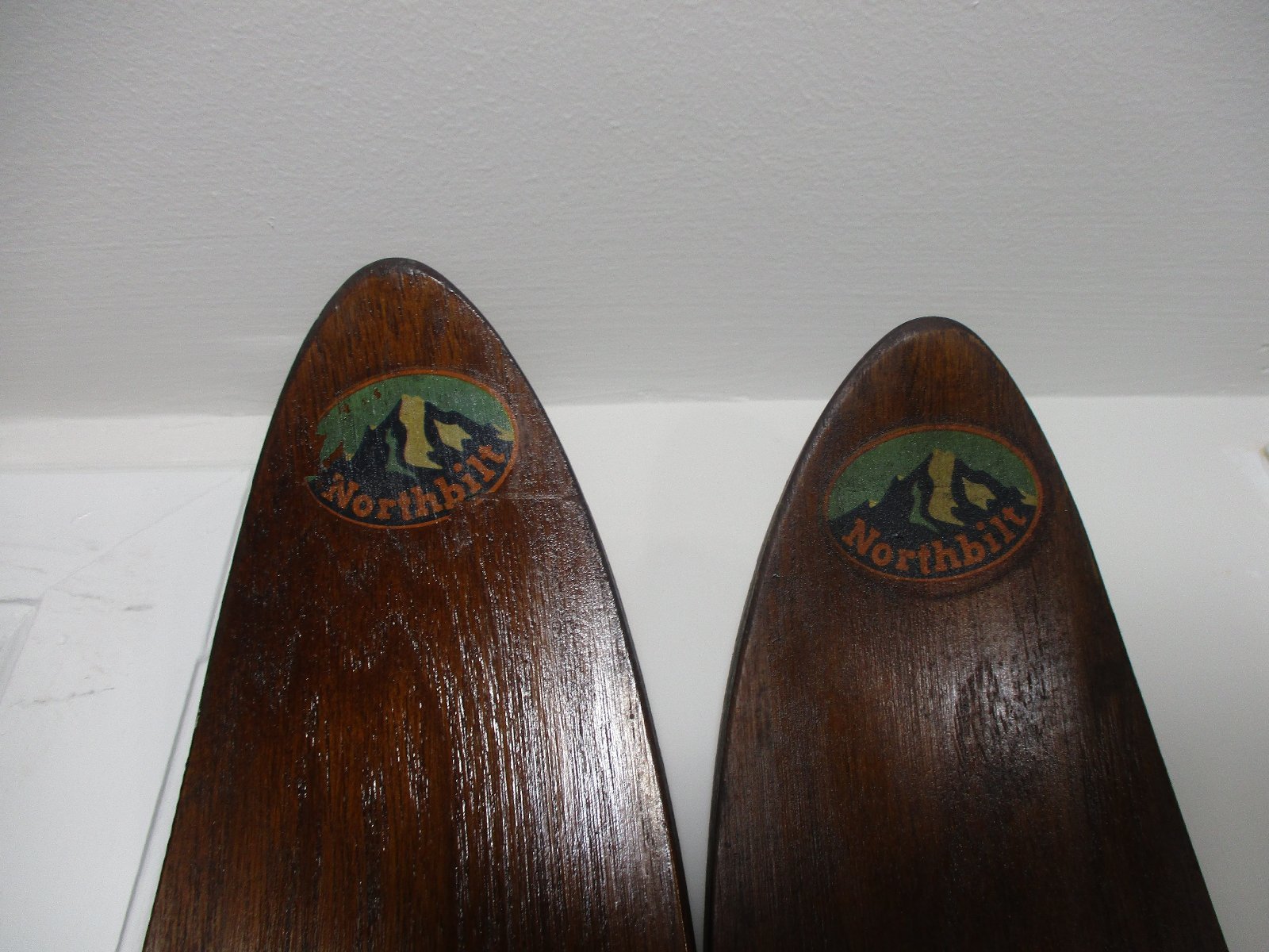 Vintage North Bilt Snow Wood Skis 82