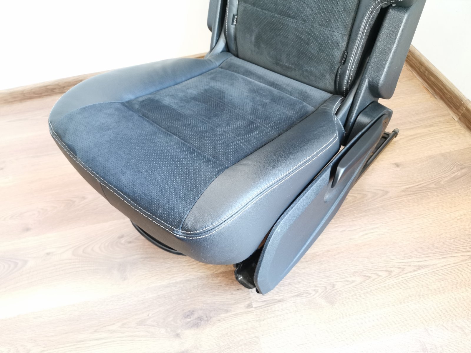 Kit Sièges Intérieurs Ford S-Max WA6 RHD - Pour Pièces Ou Réparation - Endommagé Par Le Feu