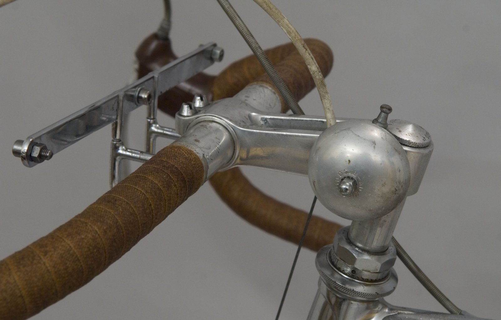 Pneu Vélo HUTCHINSON Randonneuse 700x28 – Vintage NOS – Neuf D'époque