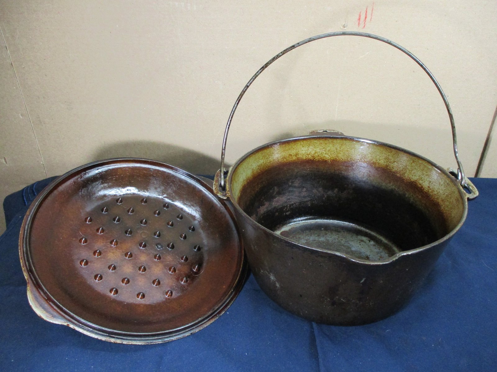 Antique #8, 10-1/2 Cast Iron Dutch Oven Set, Lid / Pot / Trivet, Restored