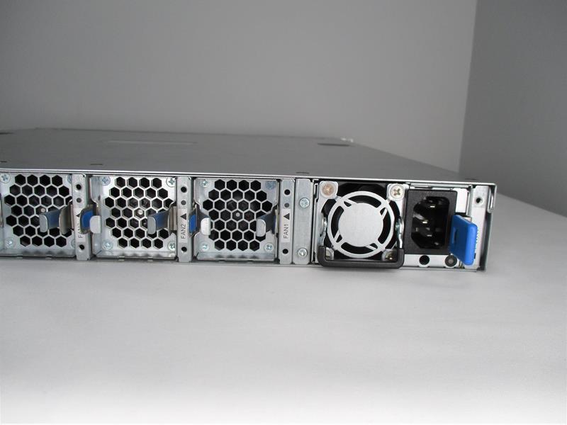 Celestica DX010 32 Port 100G QSFP28 ONIE Switch with rack