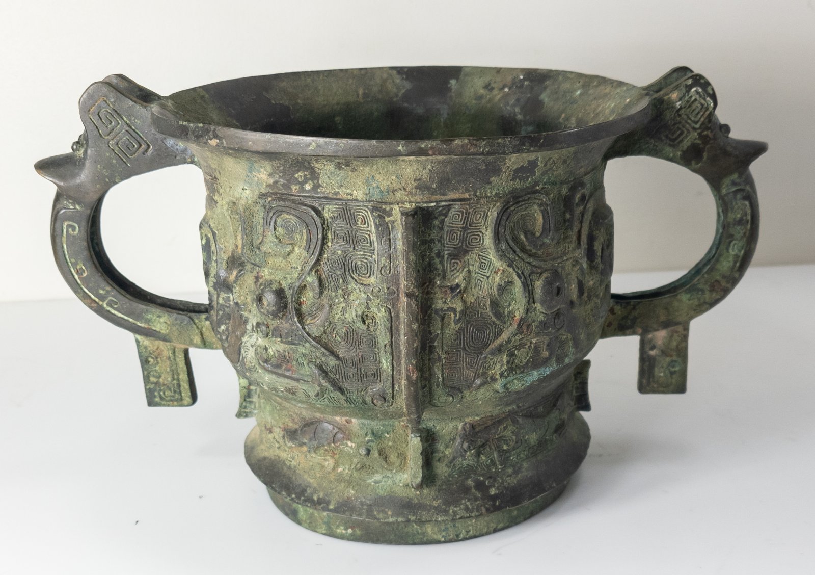 Verdigris Bronze Wine Jar Table Lamp - Zhou Dynasty Style Verdigris Bronze Wine Jar Table Lamp - Zhou Dynasty Style