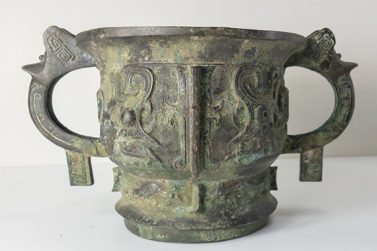 Verdigris Bronze Wine Jar Table Lamp - Zhou Dynasty Style Verdigris Bronze Wine Jar Table Lamp - Zhou Dynasty Style