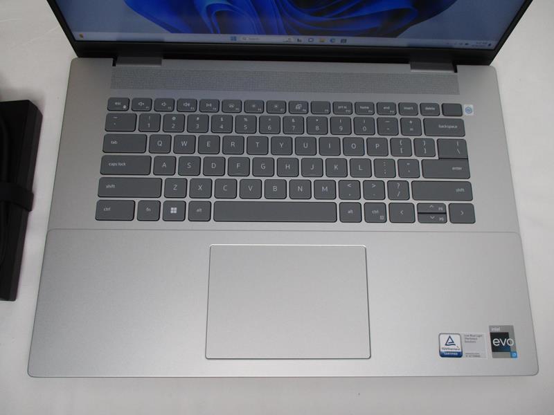 美品 Dell inspiron16 i7, 1TB, Officeおまけ付 Inspiron 16インチ（インテル）ノートパソコン：Inspironノート