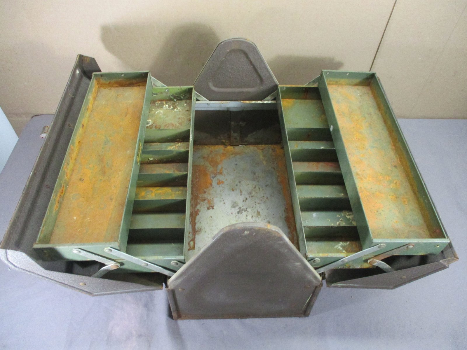 Vintage Kennedy Kits 1018 Cantilever Fishing Tackle Tool Box 4