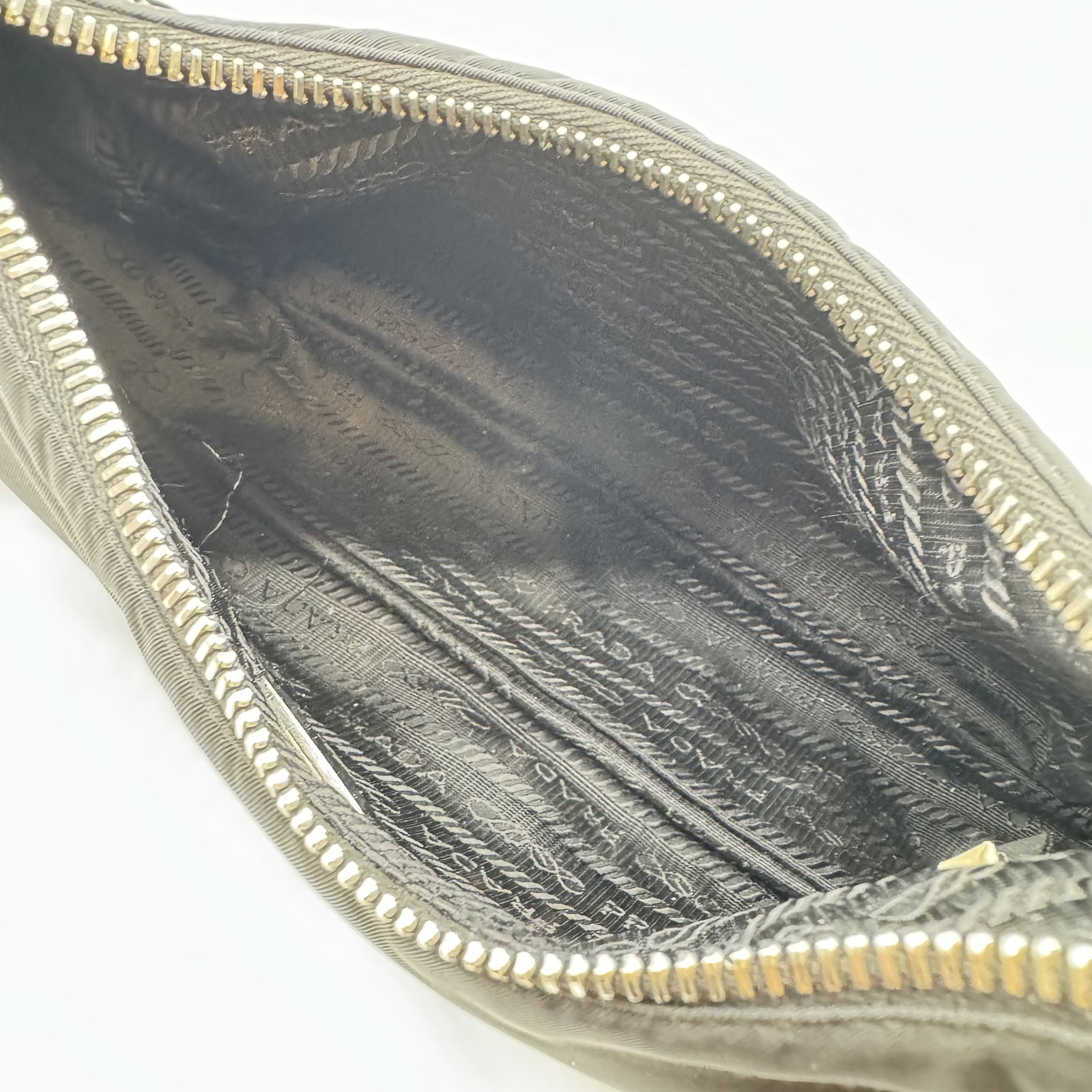 Authentic PRADA RE-Edition 2005 Shoulder Bag 1BH204 Black Authentic PRADA RE-Edition 2005 Shoulder Bag 1BH204 Black
