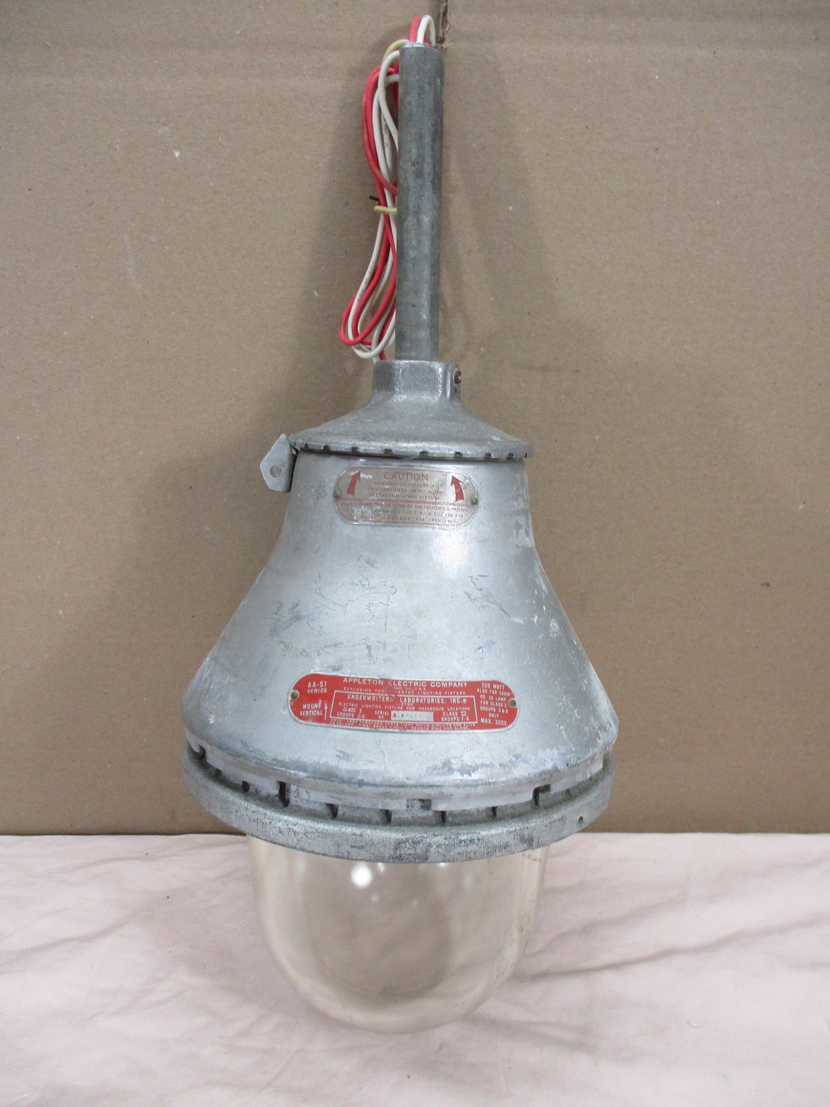 Appleton Electric Company 200W Vented Explosion Proof Light AA-51