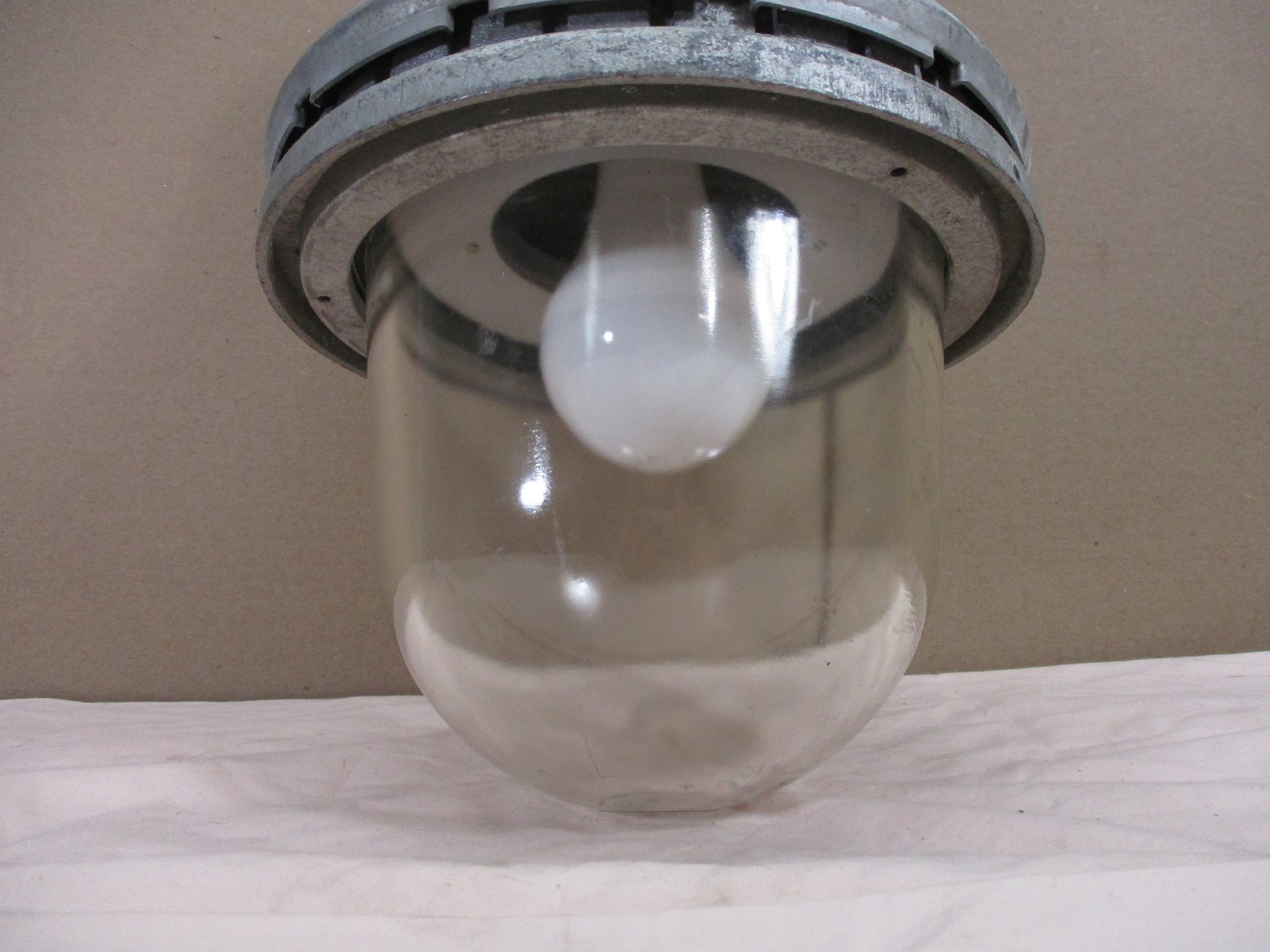 Appleton Electric Company 200W Vented Explosion Proof Light AA-51