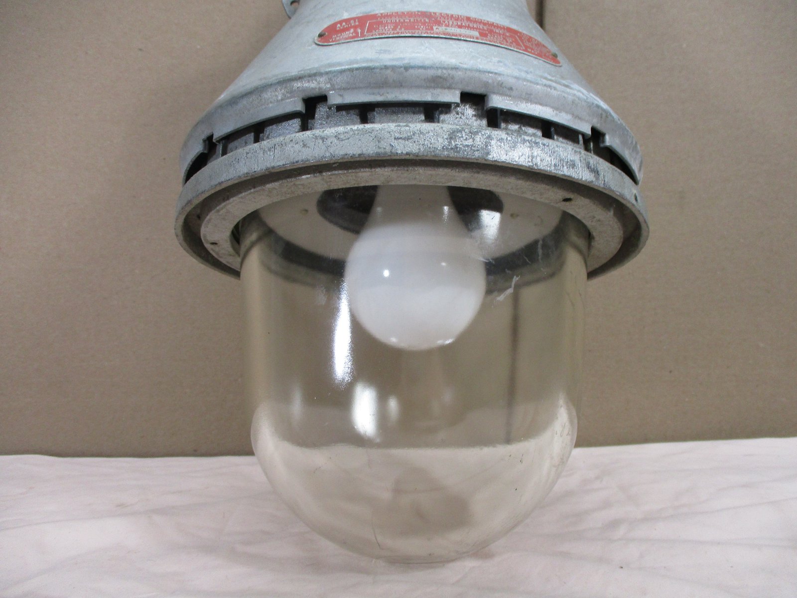 Appleton Electric Company 200W Vented Explosion Proof Light AA-51