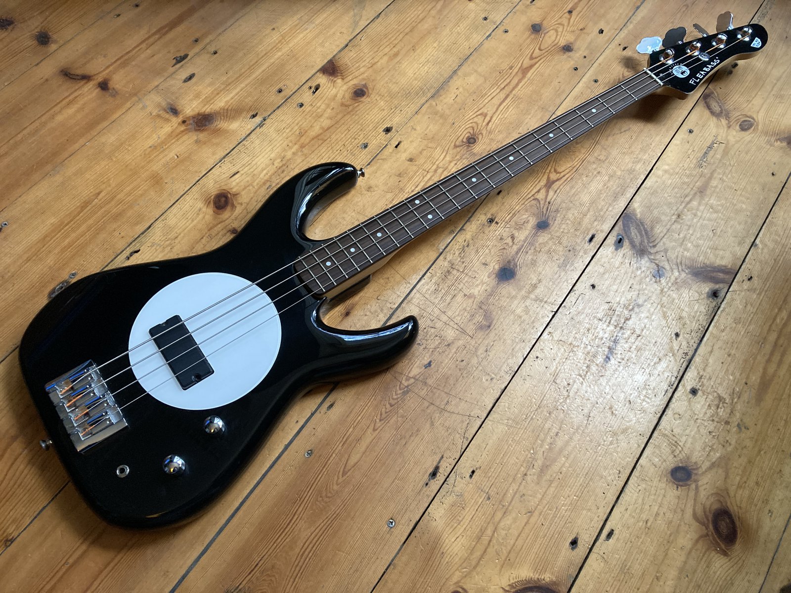 FLEABASS MODEL 32 BLACK オマケミニアンプ付き FLEABASS MODEL 32 BLACK オマケミニアンプ付き Flea Bass Model