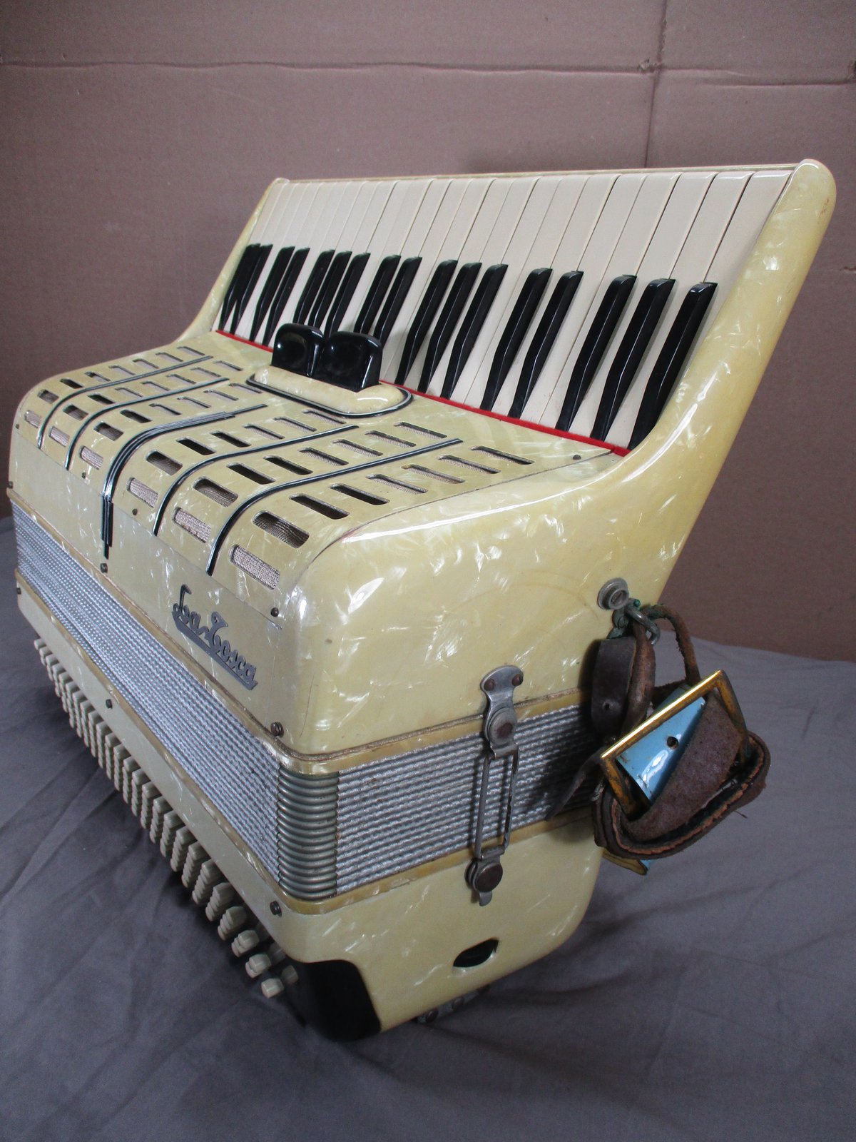 Vintage La Tosca Accordion Made in ITALY 41 Key 120 Button w/ Hard