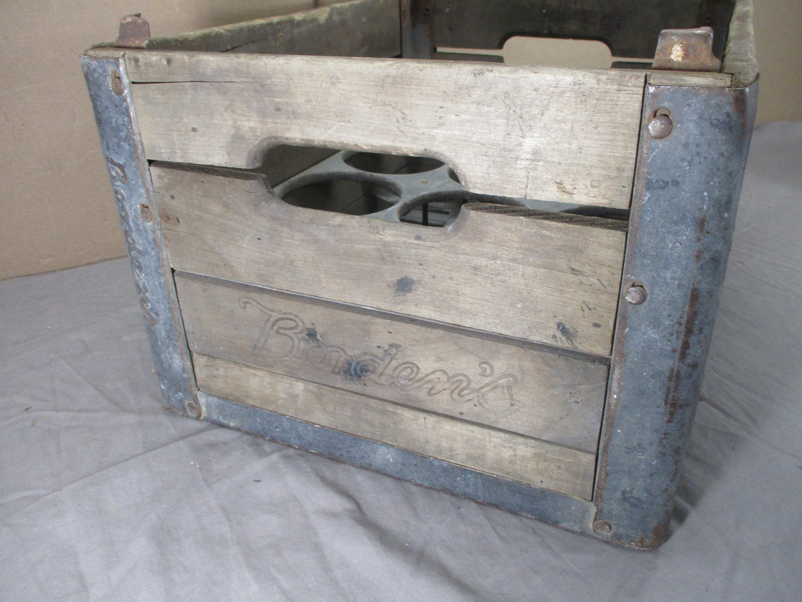 アメリカ　ボーデン　ミルクボトル　キャリラック　Borden's Vintage 1953 Metal / Aluminum Borden's Milk Bottle Crate | eBay