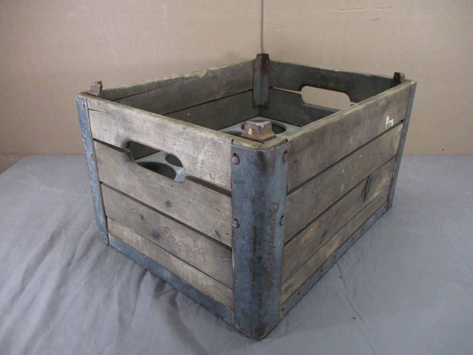 Vintage 1940's Borden's Dairy Wood & Metal Milk Crate Carrier