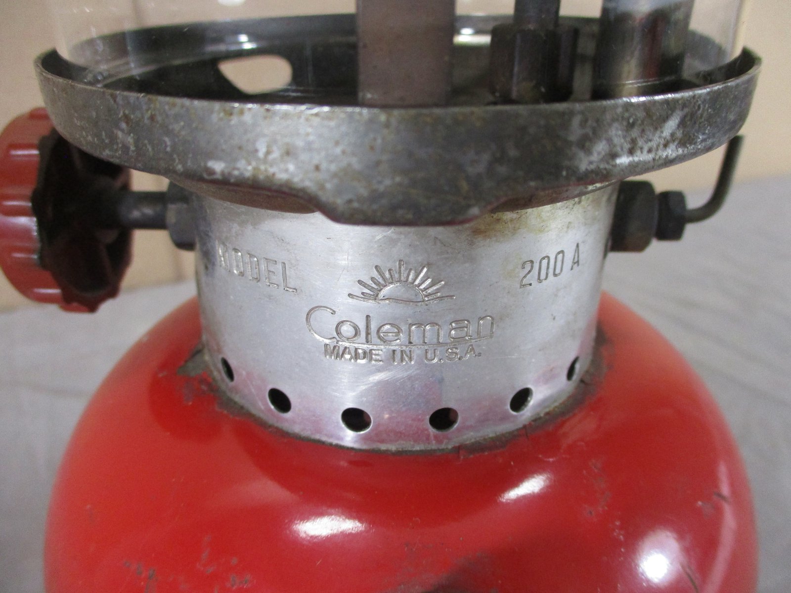 Vintage Coleman Model 200A Single Mantle Gas Lantern Red Round