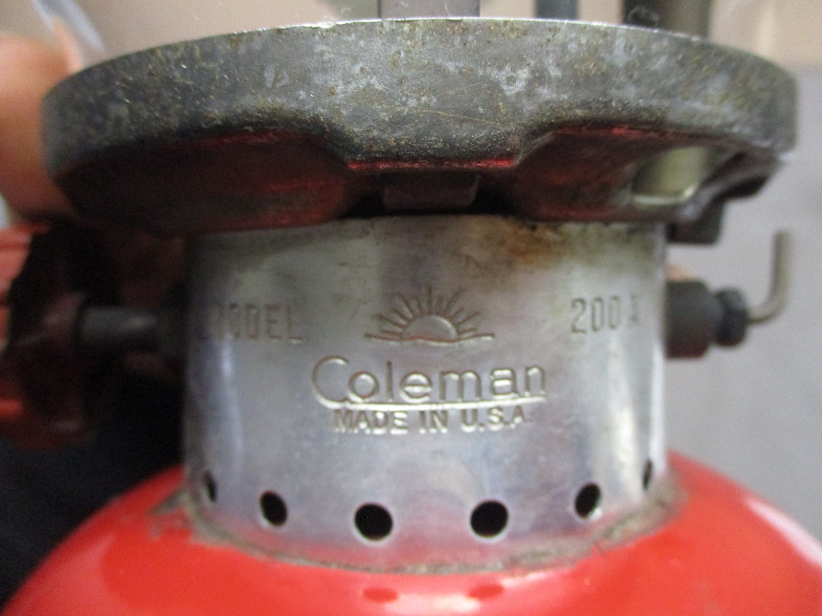 Vintage Coleman Model 200A Single Mantle Gas Lantern Red Round