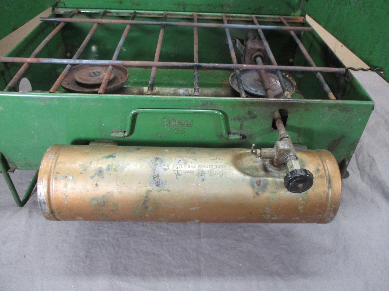 Vintage Coleman 425 Double Burner Portable Gas Camping Stove Has