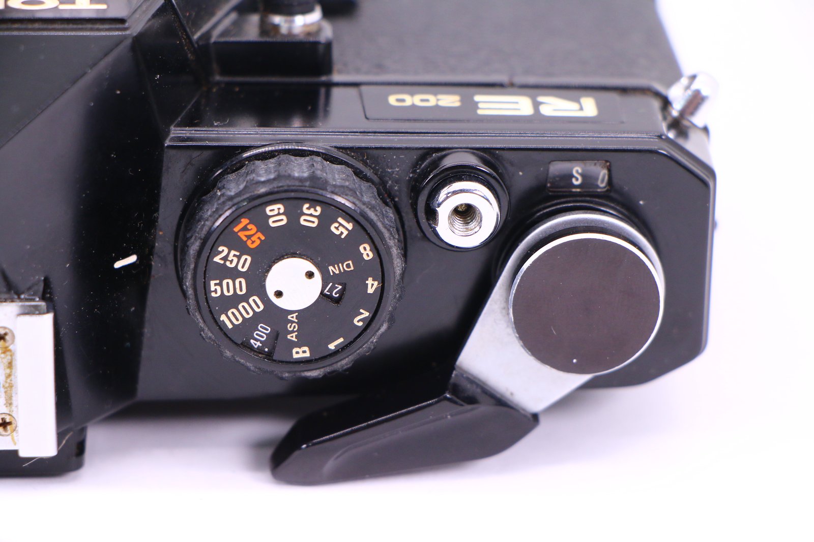TOPCON RE200 一眼レフカメラ 135mm f2.8 レンズ付き Rare! BLACK TOPCON RE200 RE 200 SLR film camera RE. AUTO