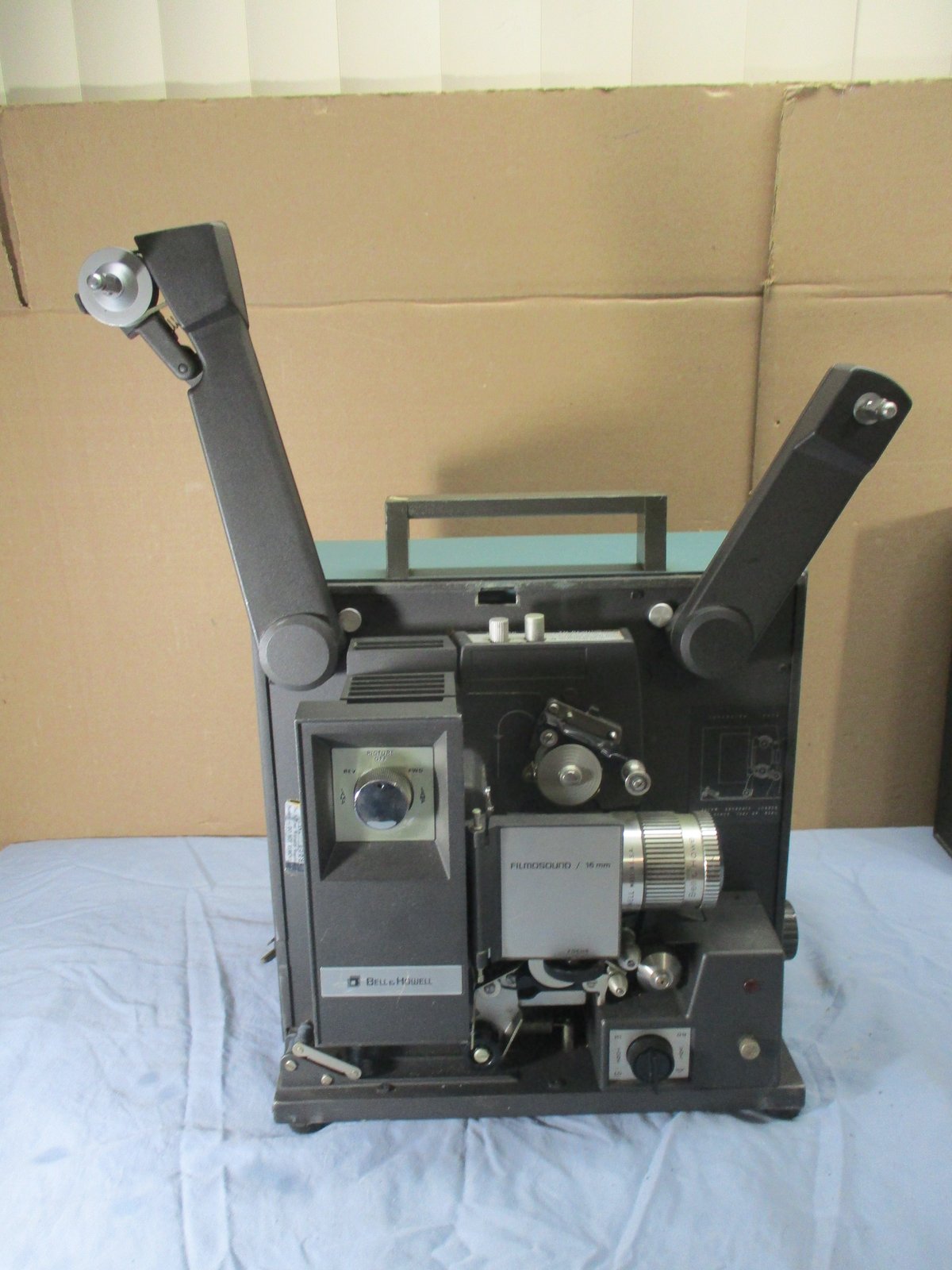 Bell&Howell ベル＆ハウエル 映写機 film sound BELL & HOWELL FILMSOUND 16MM PROJECTOR VINTAGE NEEDS SOUND