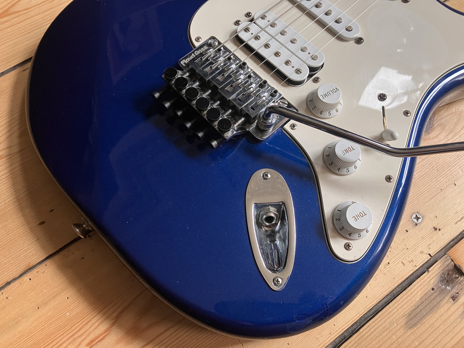 2005 Fender Stratocaster Floyd Rose Electric Guitar Mexico HSS