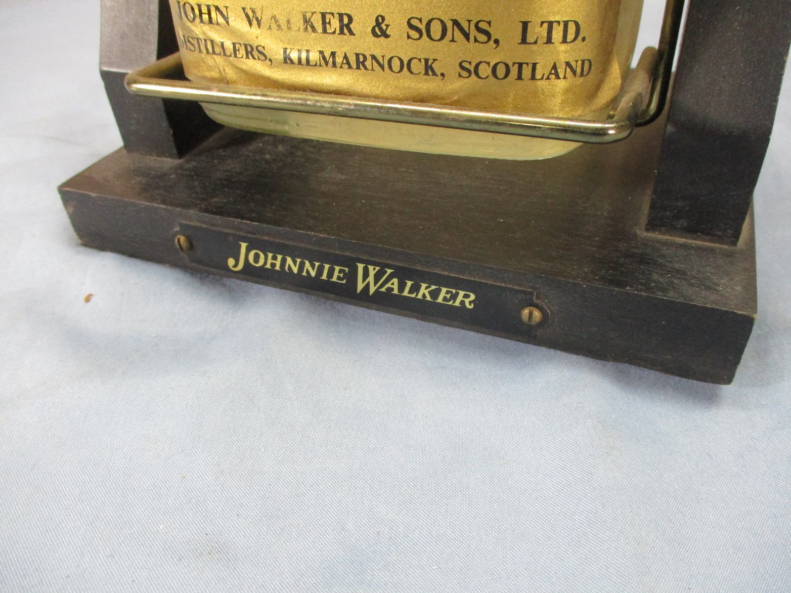 Johnnie Walker 木製樽型置物 中型 Vtg JOHNNIE WALKER Black Label Whiskey Bottle Wood Swing Cradle