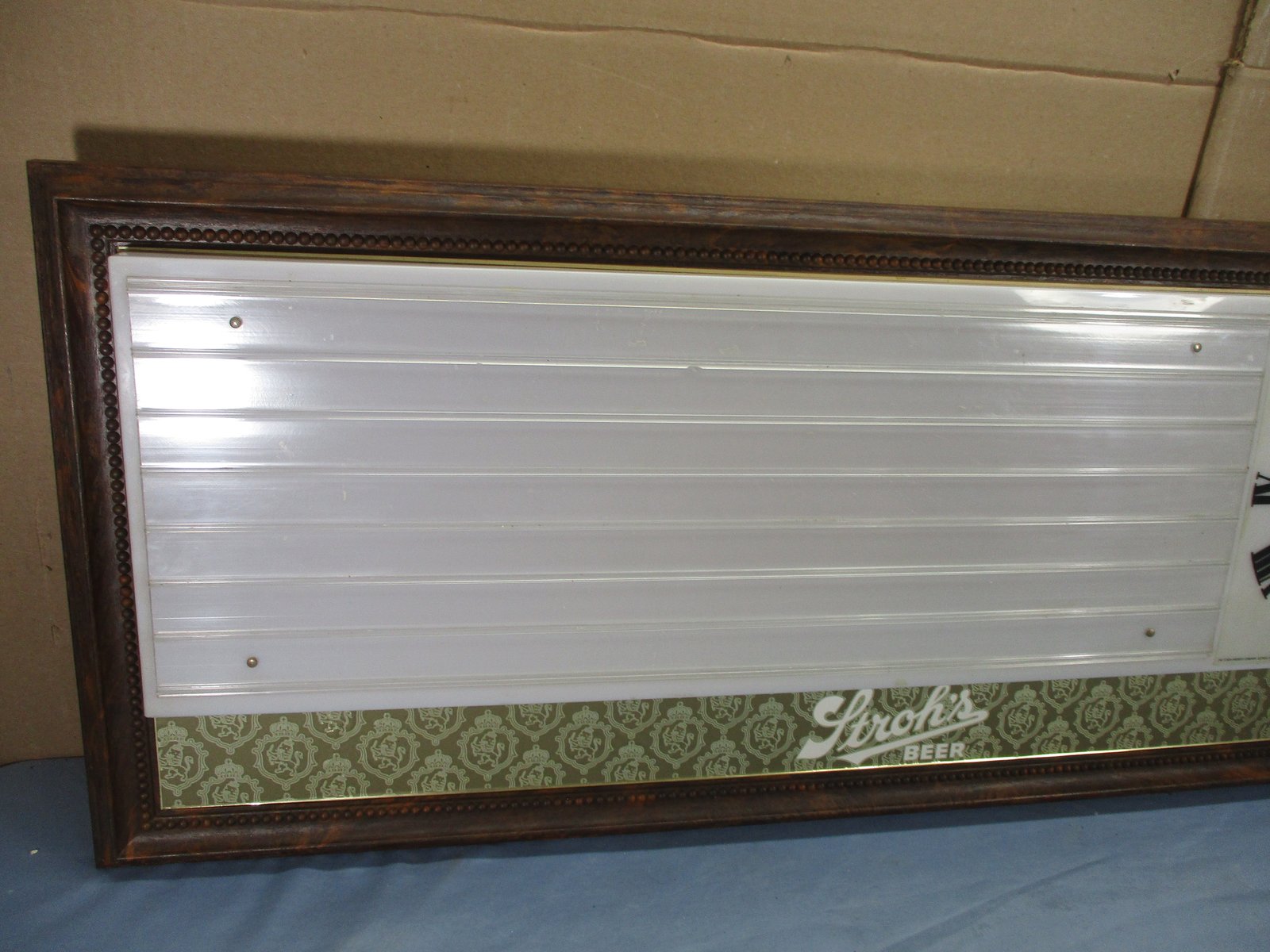 Vintage Stroh's Beer Light Up Menu Clock Bar Restaurant Sign 39