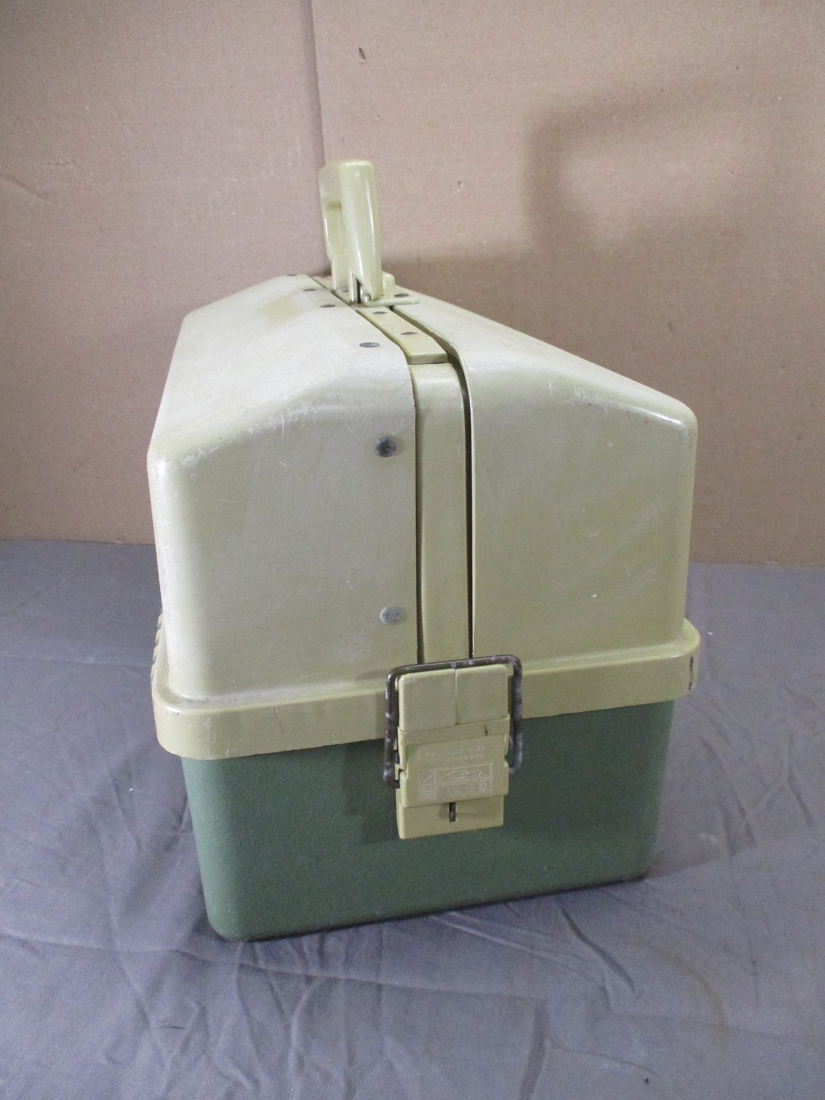 Vtg Plano 8600 Fishing Tackle Box w/ 6 Storage Tray Organizer