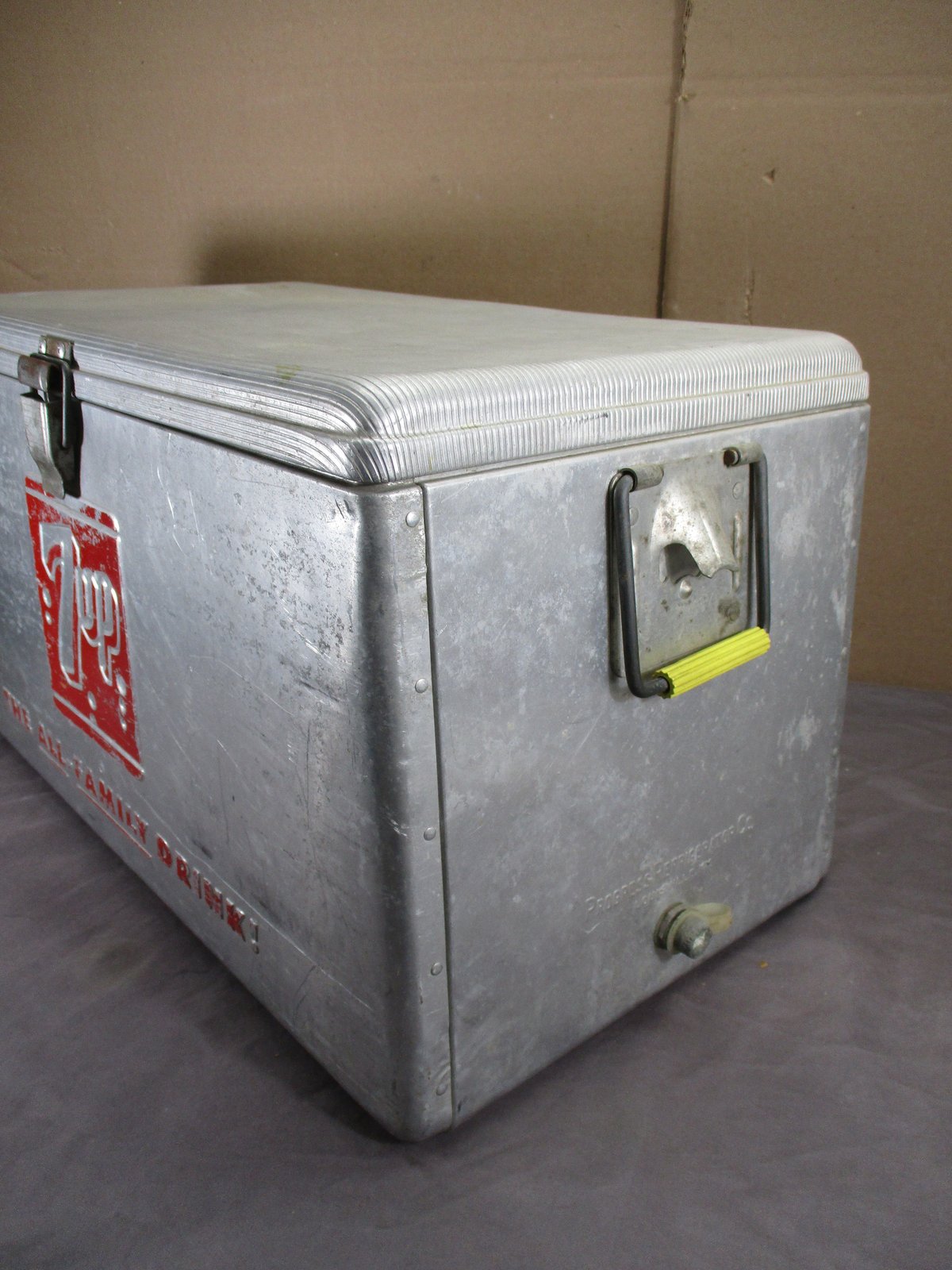Vintage Original 7 UP Soda Pop Bubbles Aluminum Picnic Cooler Ice